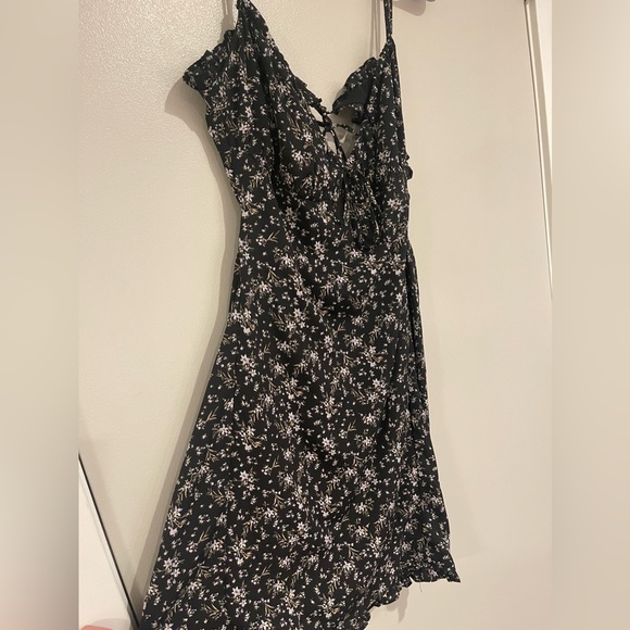 NWT Summer Floral Mini Dress Size - Large Runs small - Picture 3 of 16